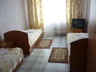 Гостиница Severnaya Zvezda Hotel Сыктывкар Бюджетный трехместный номер-4