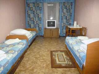 Гостиница Severnaya Zvezda Hotel Сыктывкар Бюджетный трехместный номер-1