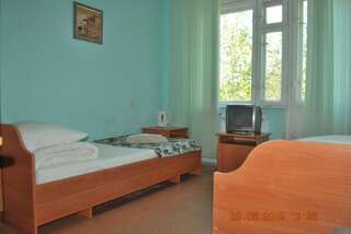Гостиница Severnaya Zvezda Hotel Сыктывкар Бюджетный трехместный номер-2